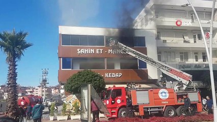 Mangal ateşinden çıkan yangında 3 işçi dumandan etkilendi