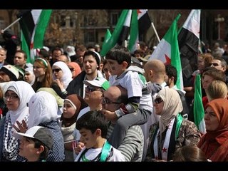 شاهد القصة : الملكة إليزابيث وبرنامج صيني يكرمون سوريين لنخوتهم ومساهمتهم في المجتمع .-هنا سوريا