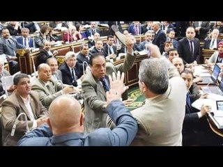 ظاهرة الأحذية تعود من جديد و صاحب الحظ توفيق عكاشة  - آخر الأسبوع