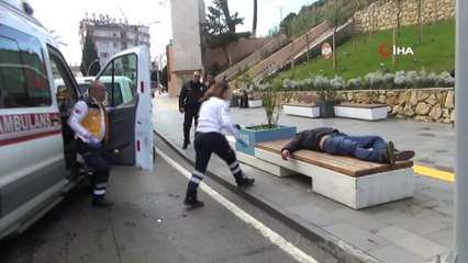 Manavgat’ta bank üzerinde sızan alkollü şahıs polis ve sağlık ekiplerini alarma geçirdi