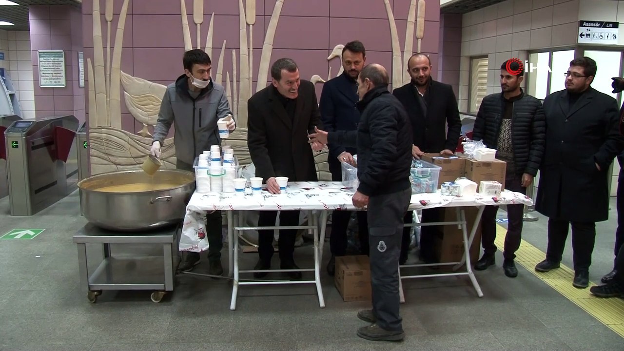 Arısoy'dan işe giden yolculara sıcak çorba ikramı