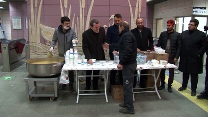 Arısoy'dan işe giden yolculara sıcak çorba ikramı