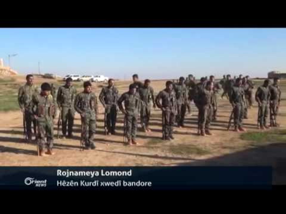 Hêzên Demoqratîk Li pêş deriyê balefixaneya Minix ya leşkerî ne