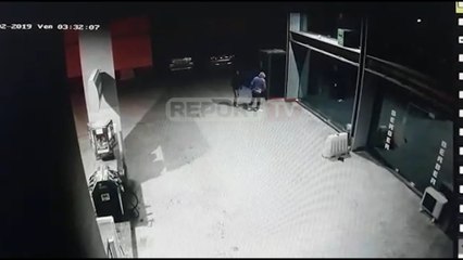 Pamjet ekskluzive të Report TV, ja si dy të rinjë grabisin karburantin në Novoselë të Vlorës
