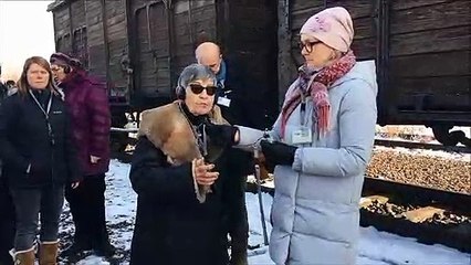 Ginette Kolinka raconte son  arrivée au camp d'Auschwitz