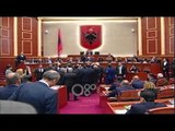 Ora News - Tension ne Kuvend ne sy te Talat Xhaferrit, Paloka i vërsulet Ramës