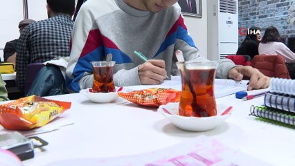 Cumhurbaşkanı Erdoğan millet kıraathanesinde gençlerle bir araya geldi