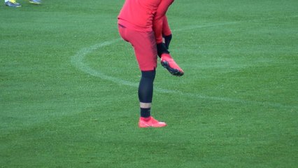 8es - Verratti à l'entraînement sur la pelouse d'Old Trafford