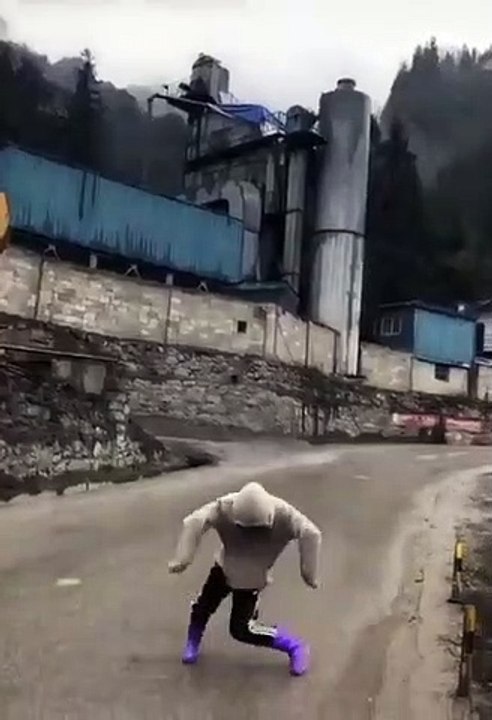 Mauvais timing pour faire sa danse