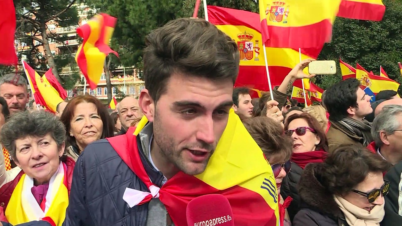 Manifestantes piden que Sánchez convoque elecciones