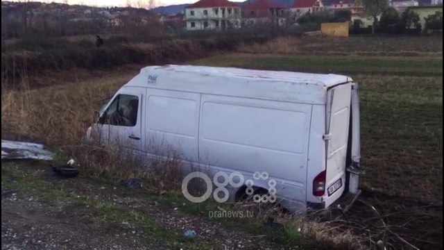 Ora News - Lezhë, furgoni i mallrave përplaset me një tjetër automjet, dy të plagosur