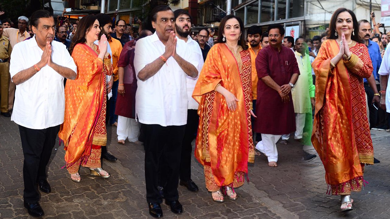 Nita Ambani's traditional look at Siddhivinayak: ख़ास अंदाज़ में सिद्धि विनायक पहुंची नीता | FilmiBeat