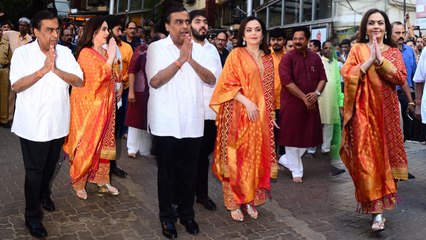 Nita Ambani's traditional look at Siddhivinayak: ख़ास अंदाज़ में सिद्धि विनायक पहुंची नीता | FilmiBeat