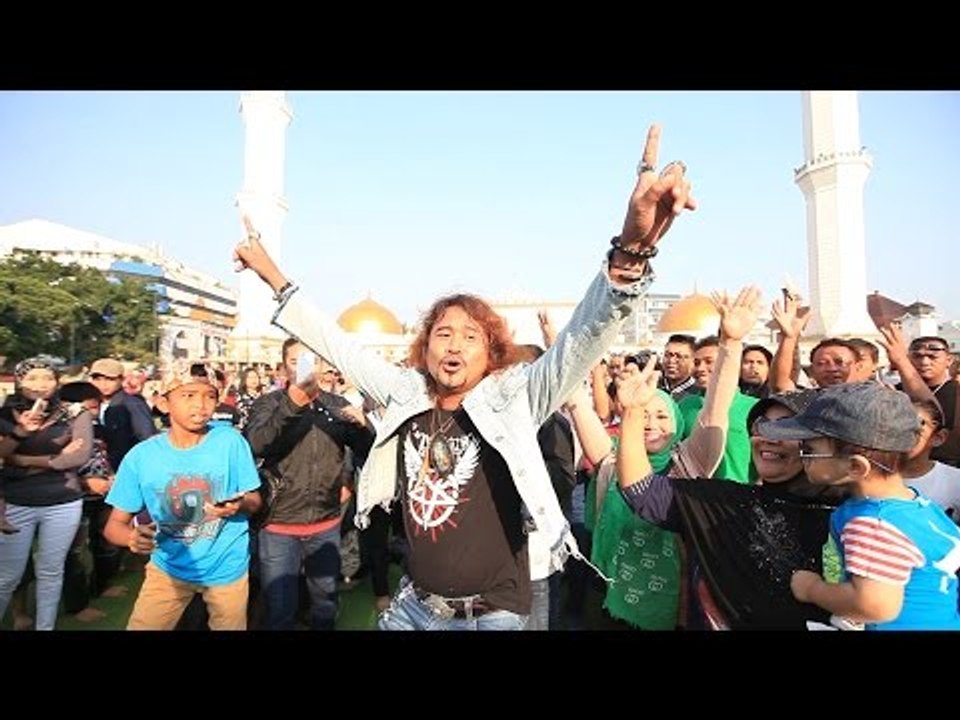 Hebohnya Shooting Matt Drajat si Komar Preman Pensiun Lagu Bebeb Batu Akikku di Alun2 Bdg