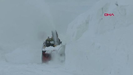 Muş'ta 10 Metreyi Bulan Karla Mücadele
