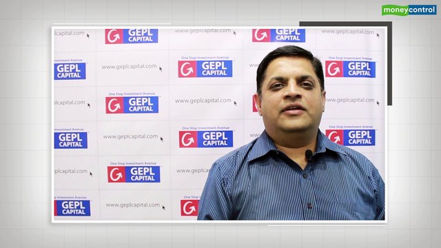 Buy or Sell | Nifty likely to remain sideways; buy Tech Mahindra, sell Axis Bank