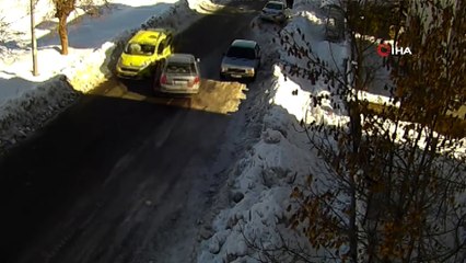 Kontrolden çıktı önce otomobile sonra yayaya böyle çarptı