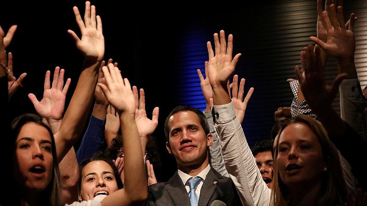 Guaidó: Erste Hilfslieferung erreicht Venezuela