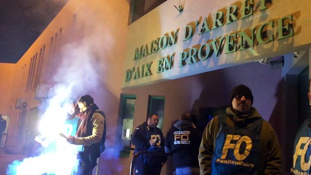 Luynes : les surveillants évacués de l'entrée du centre de détention dans la bonne humeur