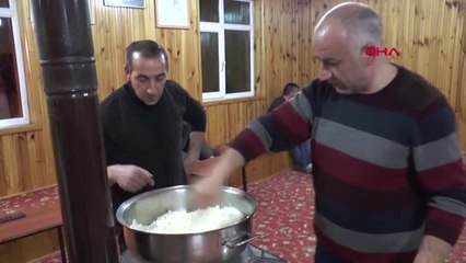 Bayburt'ta İlginç Gelenek; Tel Helvası İçin Kar Yağmasını Bekliyorlar