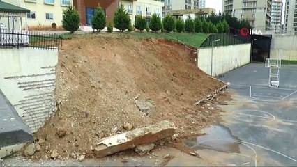 Tuzla'da istinat duvarı okul bahçesine devrildi
