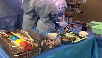 Besançon Pose d'une prothèse de genoux sur une patiente sexagénaire à la Clinique Saint-Vincent