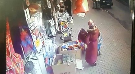 Bebek Arabasında Getirdiği Çocuğa Hırsızlık Yaptırdı