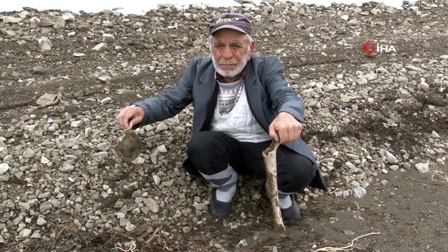 Baraj suları çekildi, 12 yıl sonra köy mezarlığına ulaşabildiler...Köy mezarlığı havadan görüntülendi