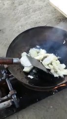 Il s'est fabriqué une sauteuse automatique