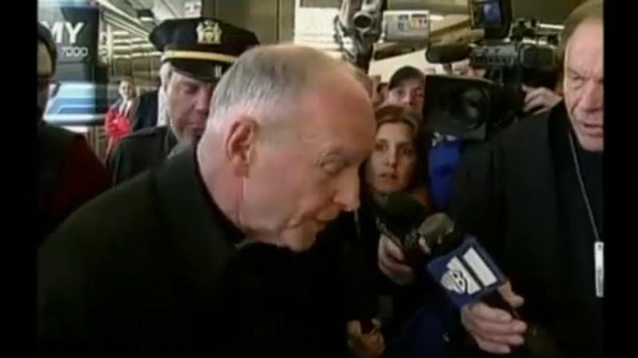 El Vaticano estudia expulsar del sacerdocio al...