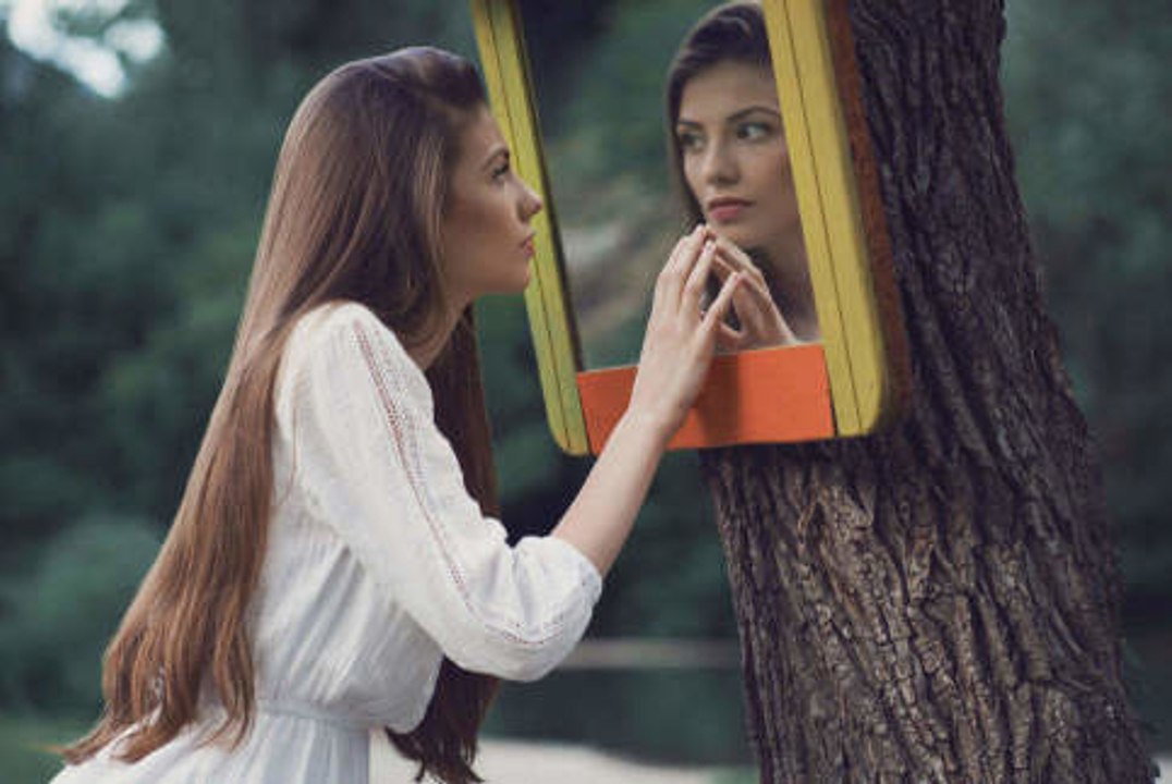 10 Tricks um Spiegel streifenfrei zu reinigen