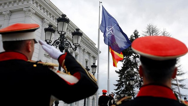 Η σημαία του ΝΑΤΟ κυματίζει στα Σκόπια-Έκανε λόγο για Βόρεια Μακεδονία ο Ζάεφ