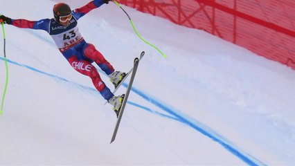 [영상] 위험천만 스키 활강...아찔한 충돌! / YTN