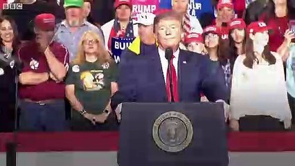 Un partisan de Donald Trump s'en prend violemment à un caméraman de la BBC pendant un meeting du président