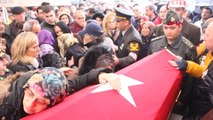 İzmir Bergama'da Şehit Pilot Yüzbaşı Ümit Özerli İçin Cenaze Töreni Düzenlendi