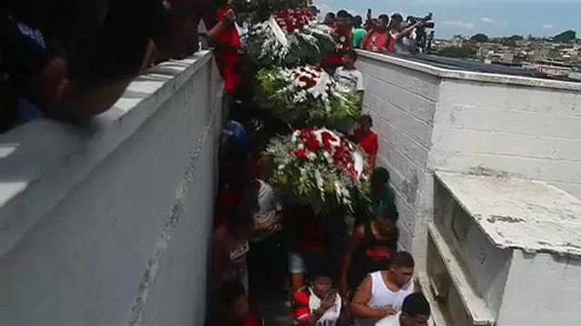 Θρήνος και αναπάντητα ερωτήματα στις κηδείες των θυμάτων της Φλαμένγκο