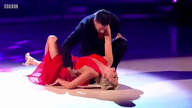 Faye Tozer - Giovanni Pernice Viennese Waltz to 'It’s A Man’s World' - BBC Strictly 2018