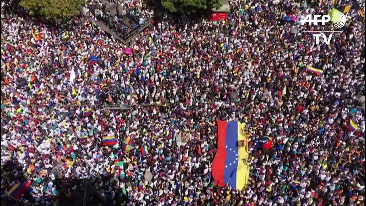 Zehntausende Venezolaner demonstrieren für Hilfslieferungen