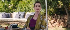 The Hustle trailer - Anne Hathaway, Rebel Wilson