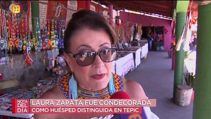 Laura Zapata fue condecorada en Tepic y se despojó de energías negativas ¡con una limpia!