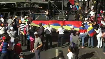 Opositores marchan por ingreso de ayuda a Venezuela