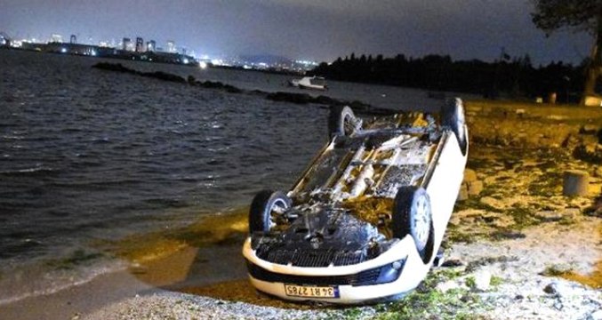 Sahil Yolundayken Otomobili Bir Anda Takla Atan Sürücü, Denize Uçmaktan Kıl Payı Kurtuldu