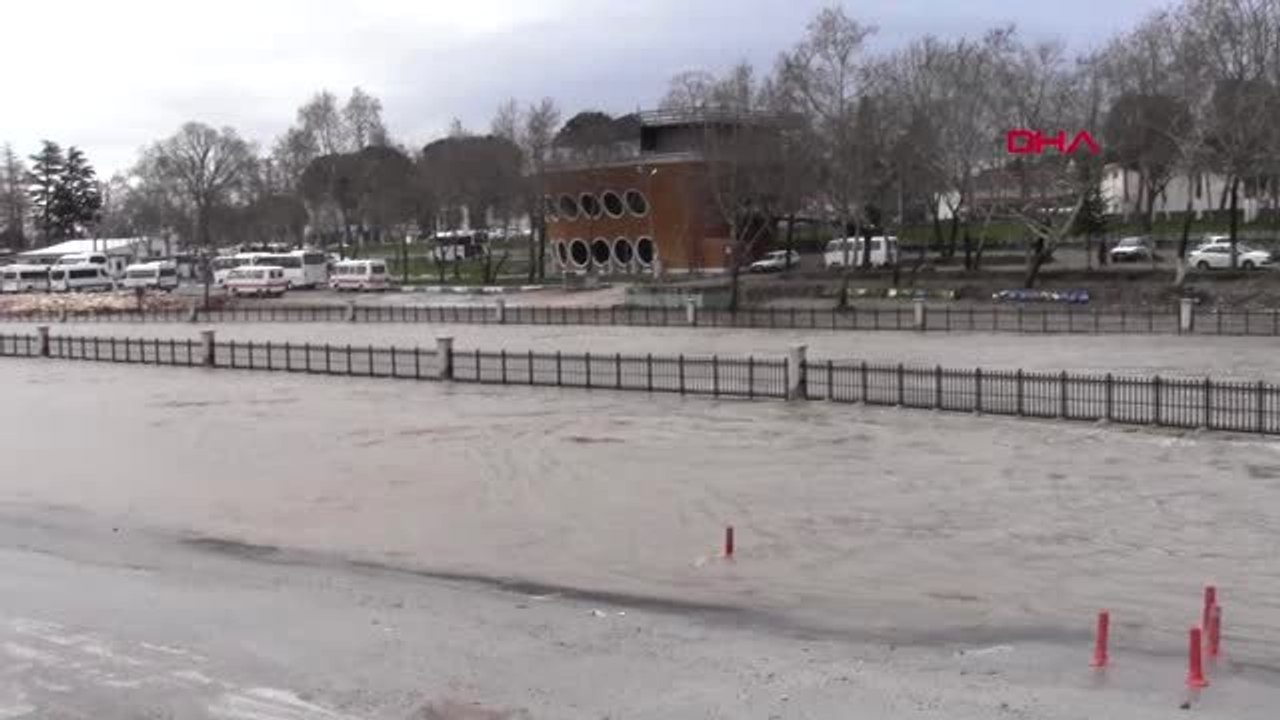 Çanakkale Biga'da Kocabaş Çayı, Yağış Nedeniyle Taştı