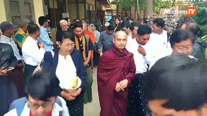 ဆက္သြယ္ေရးဥပေဒပုဒ္မ ၆၆ (ဃ) ျဖင့္ အမႈဖြင့္ခံထားရသည့္ ေရႊဝါေရာင္ ဆရာေတာ္ ဦးေသာဘိတ