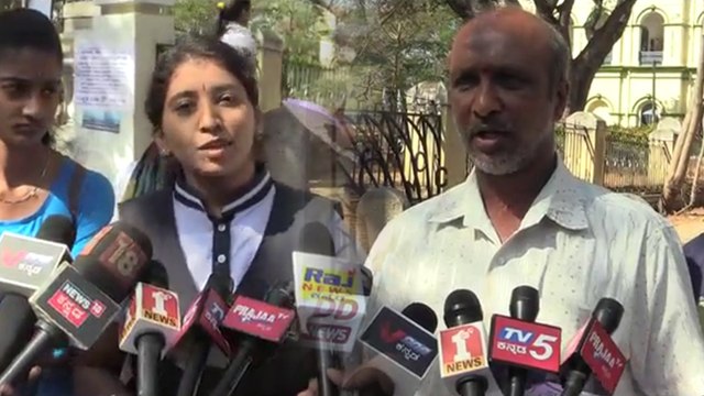 ಪ್ರೇಮಿಗಳ ದಿನ ಆಚರಿಸದಂತೆ ಕರಪತ್ರ ಹಂಚಿದ ಶ್ರೀರಾಮ ಸೇನೆ | Oneindia Kannada