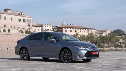 2019 Toyota Corolla Saloon Design in Grey in Barcelona