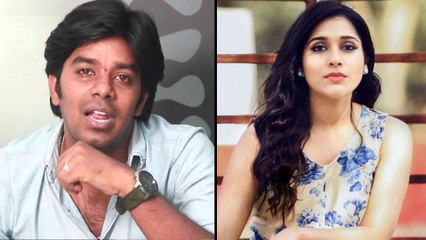 Rashmi and Varshini Fought For A Photo On A TV Show | Filmibeat Telugu
