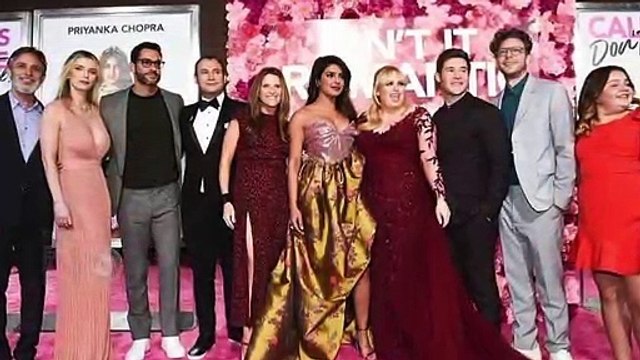 Priyanka Chopra KISSES Nick Jonas At The Pink Carpet Of Isn't It Romantic World Premiere!