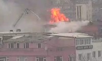 Fatih'te tarihi binada yangın çıktı