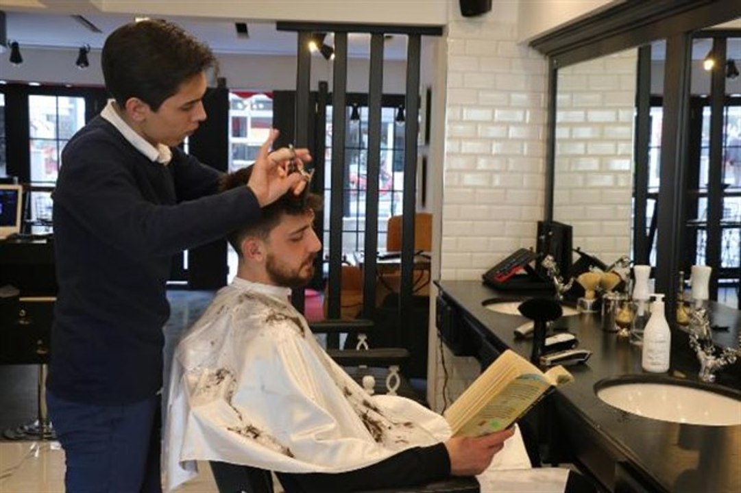 Bu kuaför salonunda cep telefonu kullanmak yasak